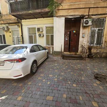 сдам в аренду двохуровневую квартиру на  Ул.Ланжероновской 21.