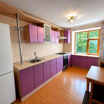Сдам 3-комнатную Космонавтов Парк Высотка 3й Этаж