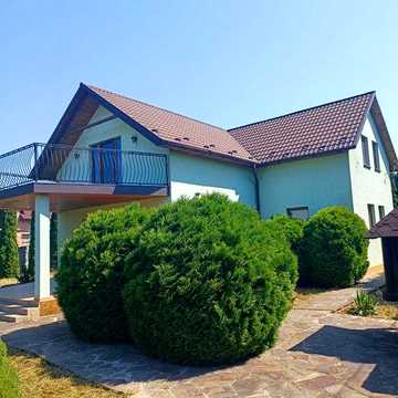 Затишний будинок на околиці міста, 180 м.кв., 4 спальні, різні види опалення