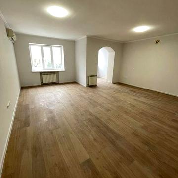 Продам квартиру - студію центр