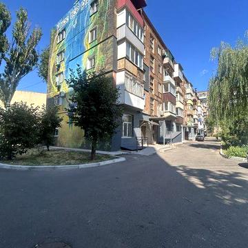 Продаж 2кімнатна квартира на Мира, по Кобилянського поряд з Макдональсом! Зручний заізд і поряд вся цивілізація! Вигідно під орендуВся під ваш ремонт