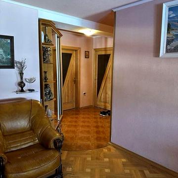 Продам квартиру в центрі міста Ужгород 3-х кімнатну