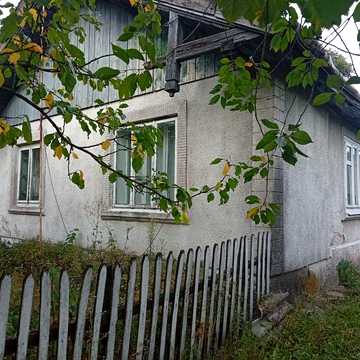 Продається будинок в с.Бишків Львівського району площею 75,7 кВ.м.з земельною ділянкою 30 соток у хорошій локації.