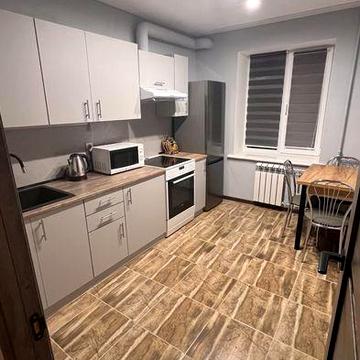 Оренда просторої квартири з ремонтом біля метро (вул. Котельникова 26)
