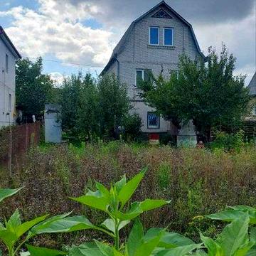 Приватний будинок і земельна ділянка з альтанкою, поруч ріка і ліс