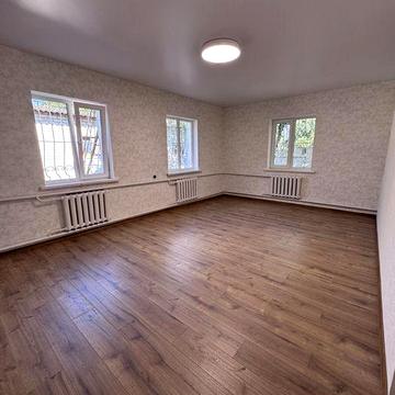 Продається великий будинок