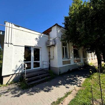 Продам квартиру під бізнес навпроти суду