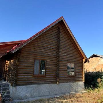 Будинок з карпатського зрубу