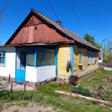 Продається  половина будинку не далеко аід центр
