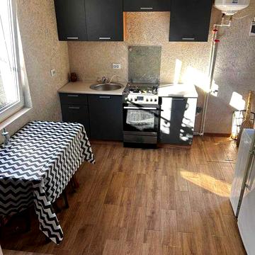 Продається квартира на земле с участком в Черноморке