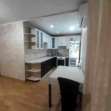Продаж 2-кімнатної квартири з кухнею-студією, Металургів (213-378-413)