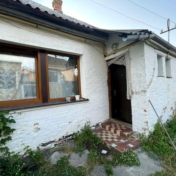 Продам будинок на 2 входи центр с. Фурси