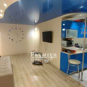 3-кімнатна квартира 85 м² з ремонтом кухня-вітальня Черемушки