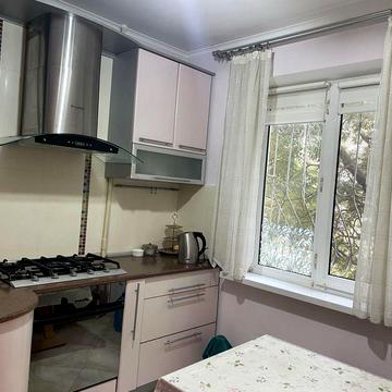 Заболотного/Палия, 2 комнатная квартира на 2эт, газ, балкон