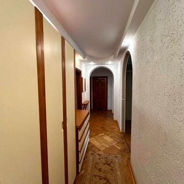 Продаж просторої  4-кімнатної квартири ,82,4 м2