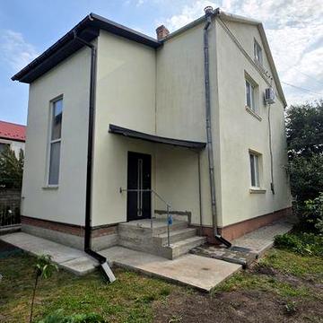 Будинок, половина будинку в районі Гідропарку. Власник.