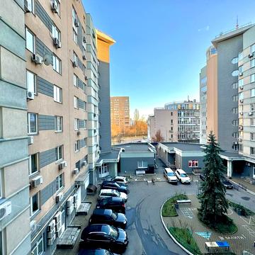 Раїси Окіпної вул., 8