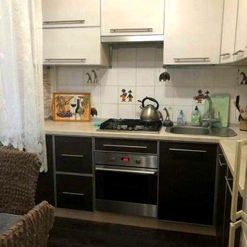 Продам 2 ком кв. на ХТЗ, 3/5, капитальный ремонт.