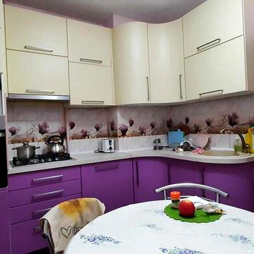 Продам двокімнатну  квартиру. 2 поверх в 9-ти поверховому будинку на 2 Таврійському м-ні