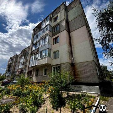 Продається 2-кімнатна квартири у спокійному районі міста Дубровиця.