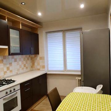 Здається 3-кімнатна квартира на Карачунах