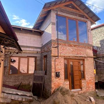 Продається будинок клубного типу у м. Хуст