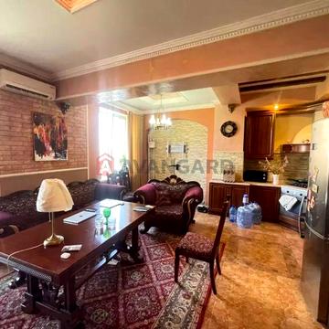 Продаж Квартири 100 м² у сталінці. Парк Шевченко