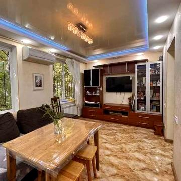 Продаж 2-кімнатної квартири на Черемушках, вул. Героїв Крут, 69 м², середній поверх, євроремонт