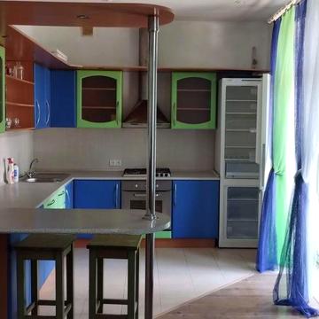 Здається простора 3-кімнатна квартира (90 кв. м) біля метро Звіринецька (Дружби Народів), вул. Михайла Бойчука 12