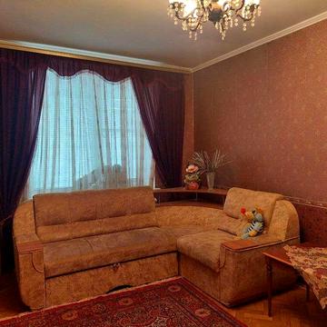 Продам 3-кім. квартиру в центрі + гараж