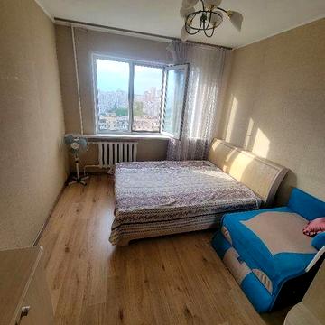 Вільна  Оренда 3-кімнатна  Рональда Рейгана, 30а