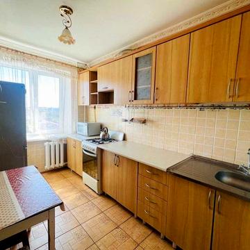 Здам в оренду трикімнатну квартиру вул.Відінська.