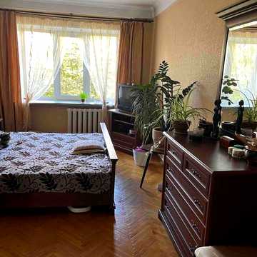 Продам 3-х кімнатну квартиру по вул. Чернобильська 3