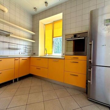 Простора 4кімнатна квартира. Центр міста. пр-т Соборний (біля Філармонії)