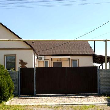 Продам затишний 4-кімнатний будинок із терасою та ділянкою 15 соток, вулиця Зелена