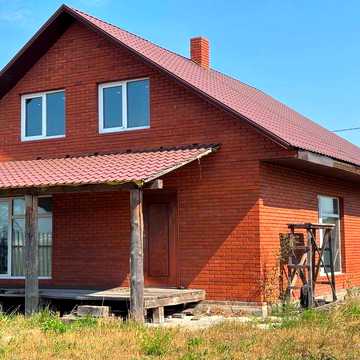 Продається двоповерховий цегляний будинок