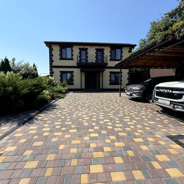None 310000.0 USD
