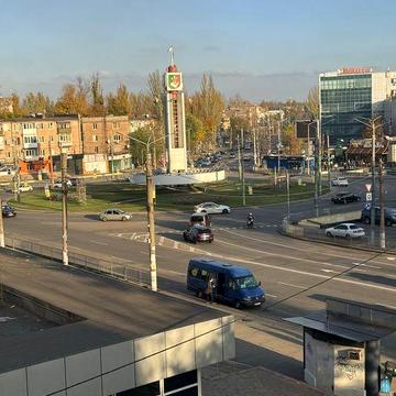 Здається 3 кімнатна квартира в центрі 95 кварталу .