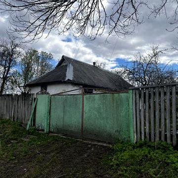 Продається старенький деревяний будинок
