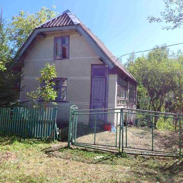 Дачний будинок з земельною ділянкою в с.Зелений Яр