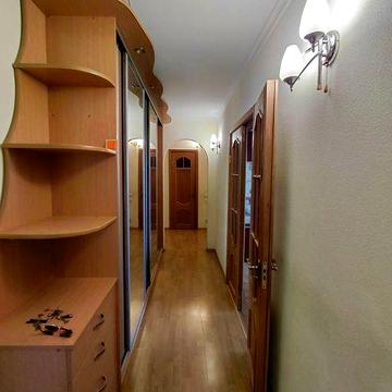 Довгострокова оренда 2 кім.кв. по вул. Дніпровська 1