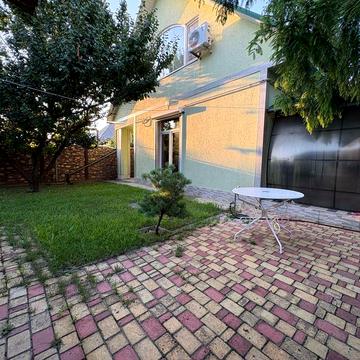Будинок з ремонтом та басейном у Крюкові