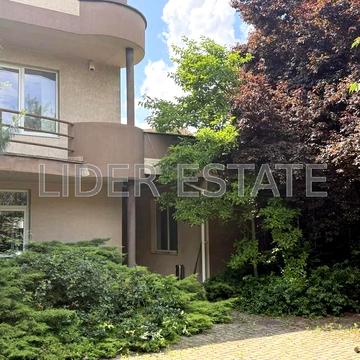 Продам будинок 4 кімн, 470 м², 8 соток в Ужгороді! Комфорт та простір для вашої родини.