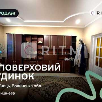 Просторий двоповерховий цегляний будинок для комфортного життя.