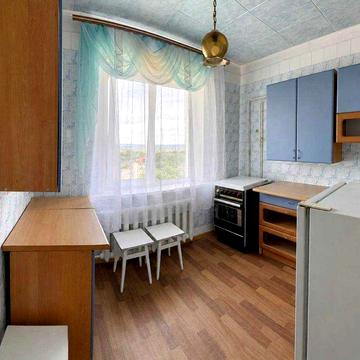 Продається простора 3-кімнатна квартира площею 63,6 м² у місті Ромни, вул. Гетьмана Мазепи.