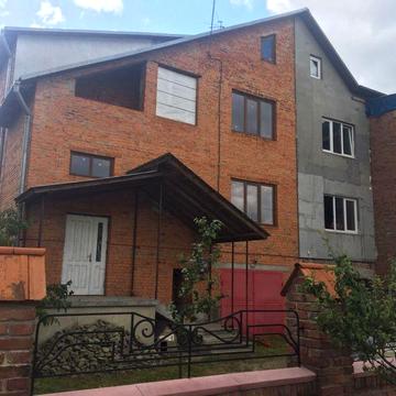 Продаж або обмін нерухомості