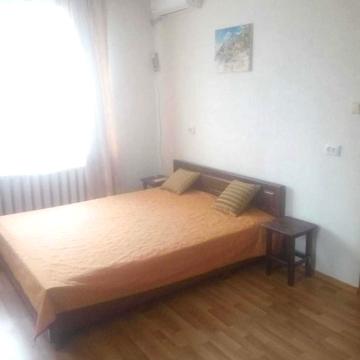 Зої Гайдай вул., 6