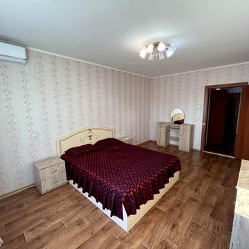 Здолбунівська вул., 13