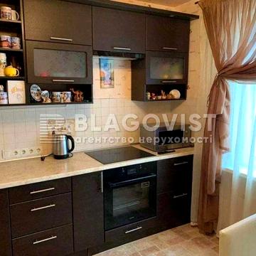 Продаж 3-к квартир вул. Ахматової Анни, 24