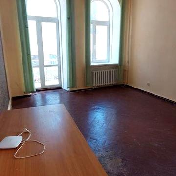 Продам  5 комнатную  квартиру 142м.кв. Киев Шота Руставели 15. Исторический центр города. Возле Синагоги.